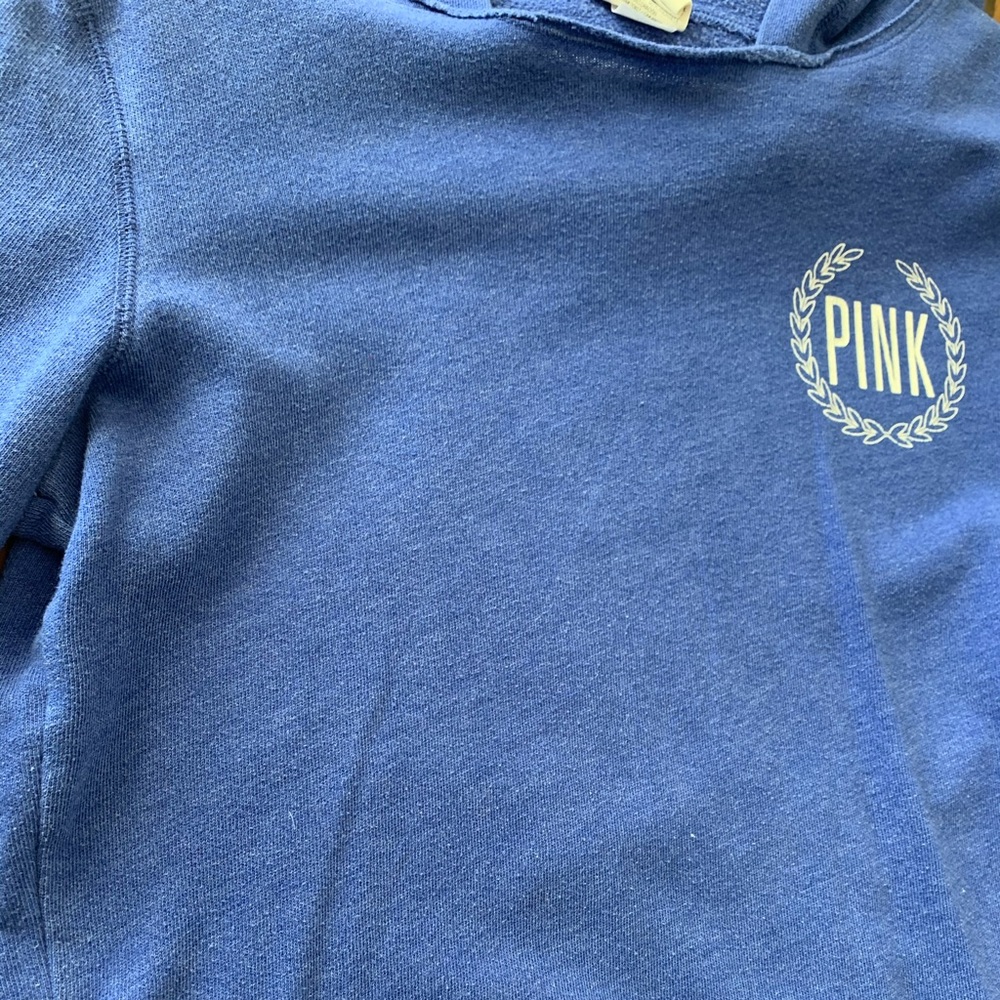 Pink brand women’s sweat shirt w hood